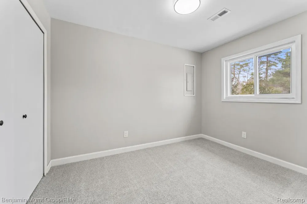 5910 Cedar Knoll Drive Genoa Township, MI 48116