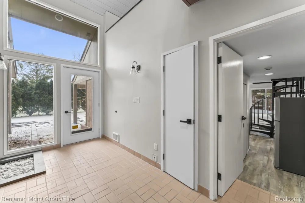 5910 Cedar Knoll Drive Genoa Township, MI 48116