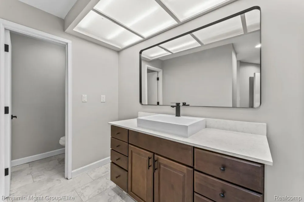 5910 Cedar Knoll Drive Genoa Township, MI 48116