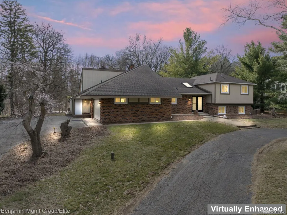5910 Cedar Knoll Drive Genoa Township, MI 48116
