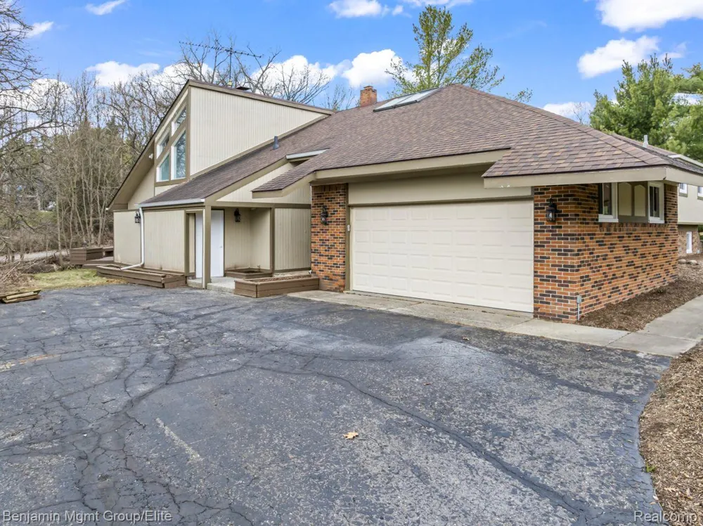 5910 Cedar Knoll Drive Genoa Township, MI 48116