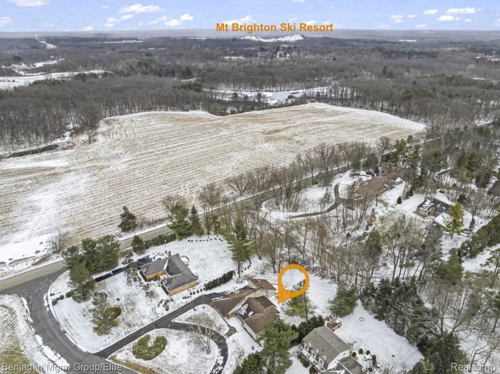 5910 Cedar Knoll Drive Genoa Township, MI 48116