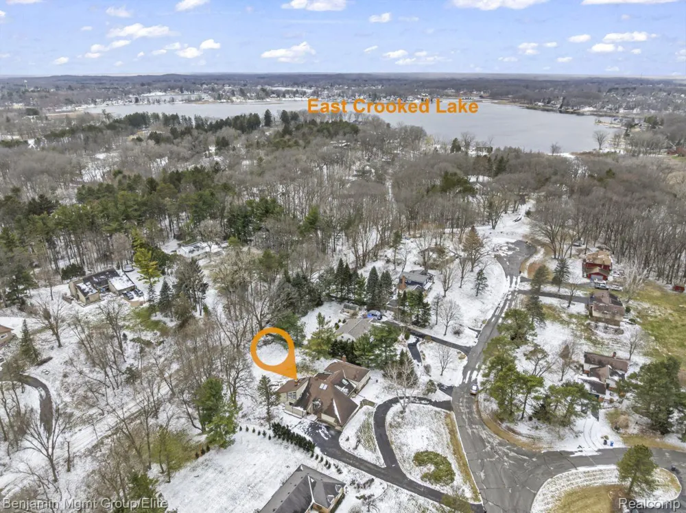 5910 Cedar Knoll Drive Genoa Township, MI 48116
