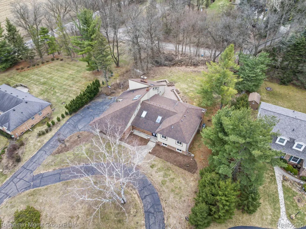 5910 Cedar Knoll Drive Genoa Township, MI 48116