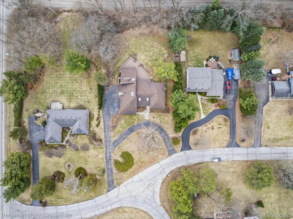 5910 Cedar Knoll Drive Genoa Township, MI 48116