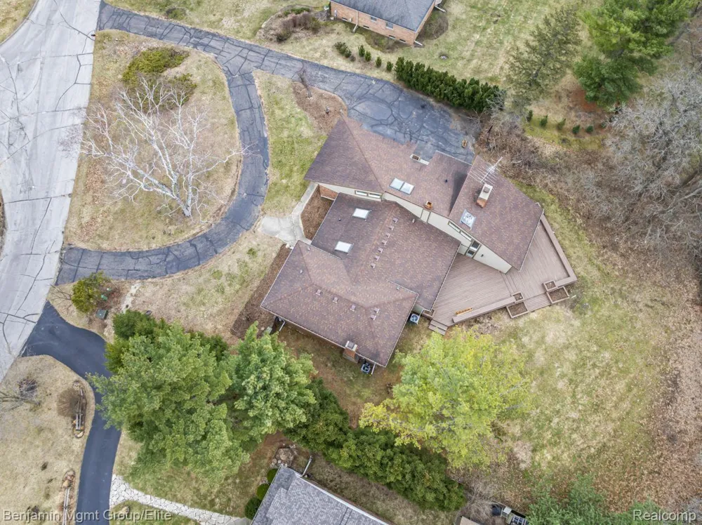 5910 Cedar Knoll Drive Genoa Township, MI 48116
