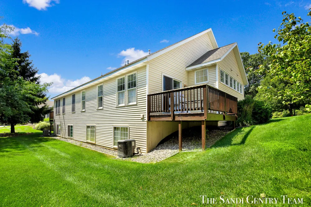 17644 Dustin Drive #16 Ferrysburg City, MI 49456