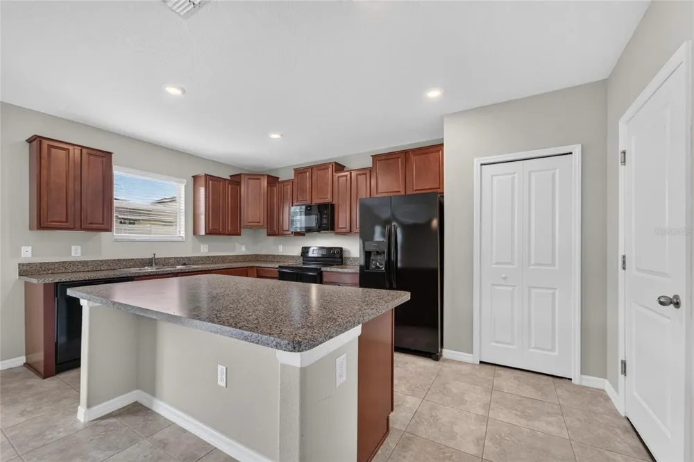 215 ENGLISH HERITAGE PLACE Dover, FL 33527