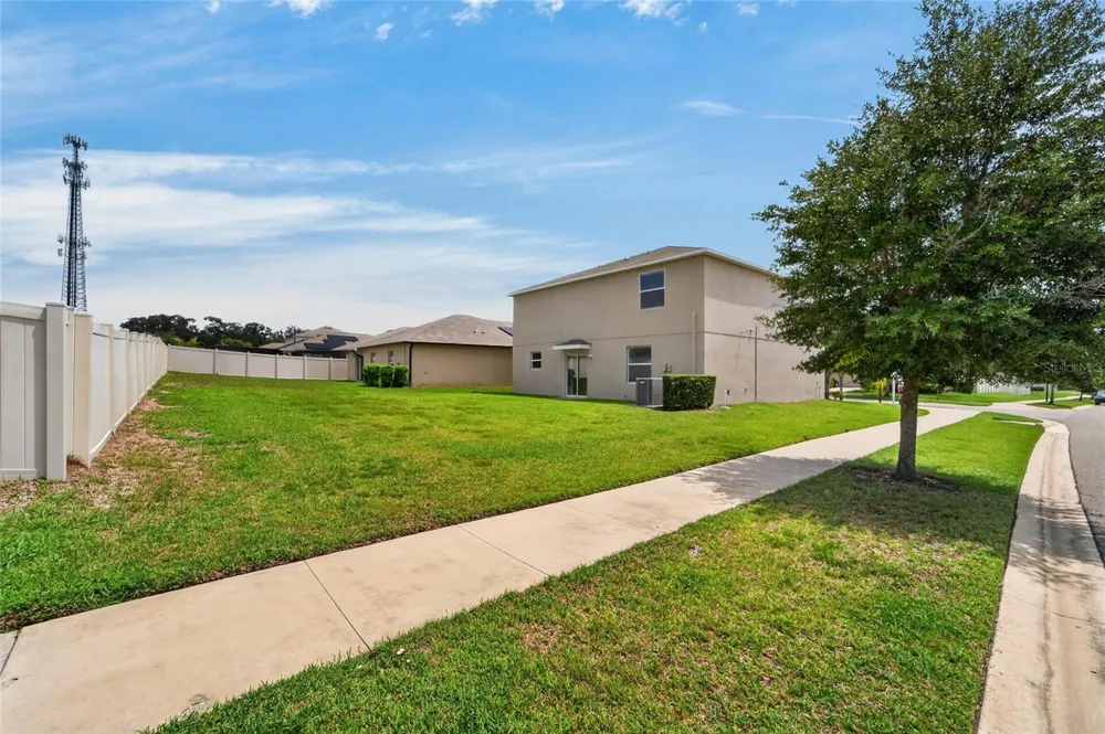 215 ENGLISH HERITAGE PLACE Dover, FL 33527
