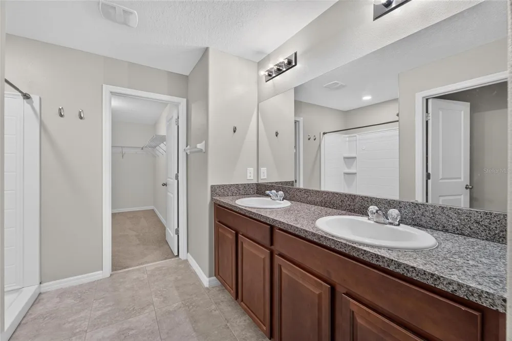 215 ENGLISH HERITAGE PLACE Dover, FL 33527