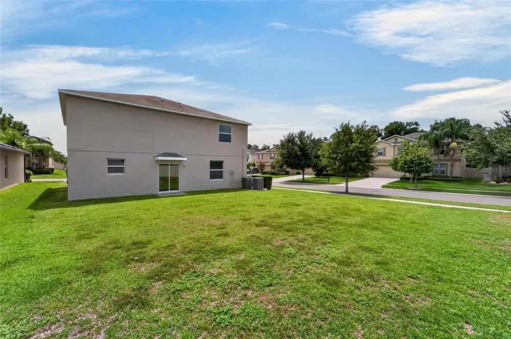 215 ENGLISH HERITAGE PLACE Dover, FL 33527