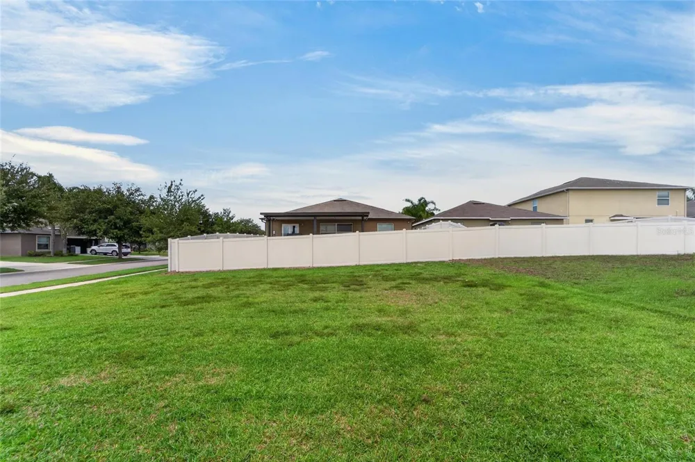 215 ENGLISH HERITAGE PLACE Dover, FL 33527
