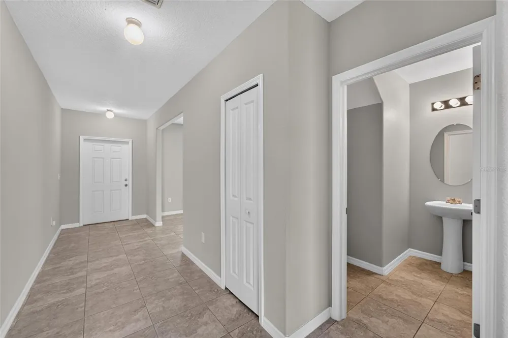 215 ENGLISH HERITAGE PLACE Dover, FL 33527