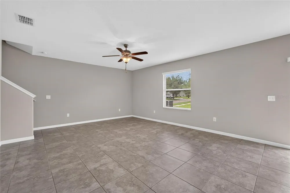 215 ENGLISH HERITAGE PLACE Dover, FL 33527