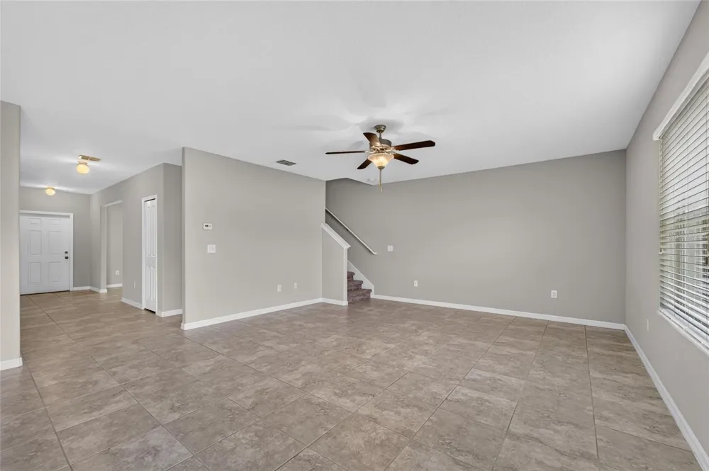 215 ENGLISH HERITAGE PLACE Dover, FL 33527