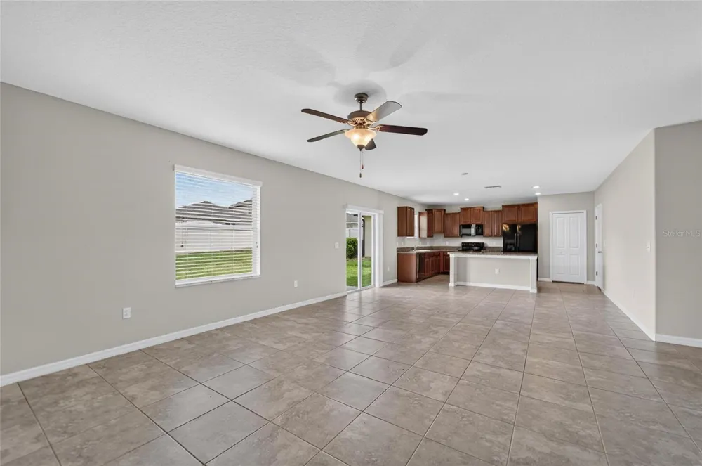 215 ENGLISH HERITAGE PLACE Dover, FL 33527