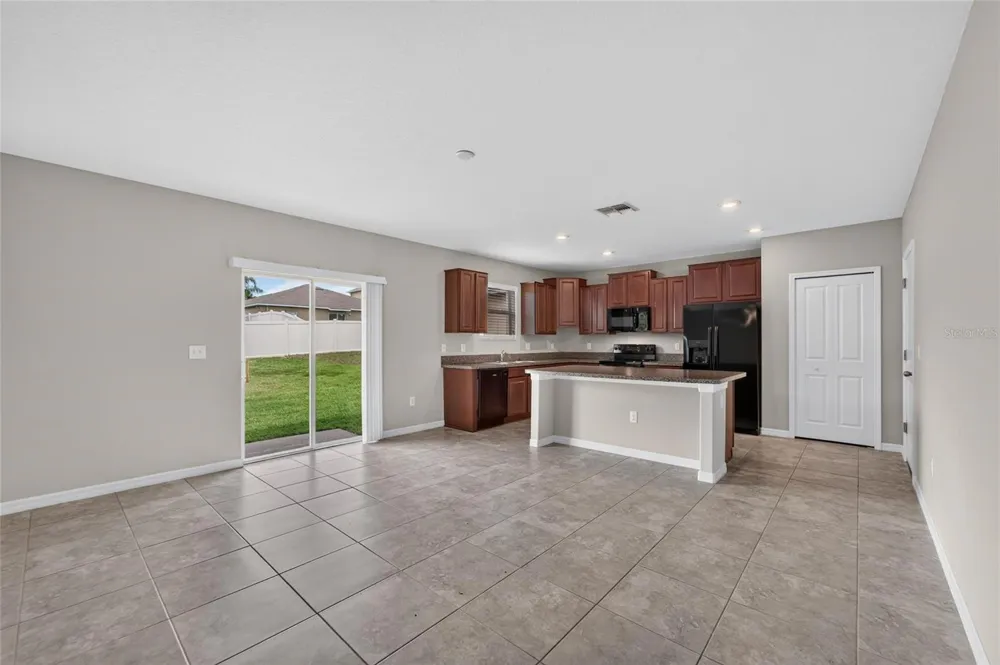 215 ENGLISH HERITAGE PLACE Dover, FL 33527
