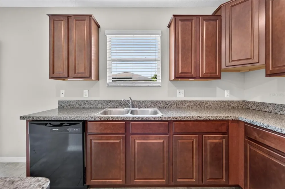215 ENGLISH HERITAGE PLACE Dover, FL 33527
