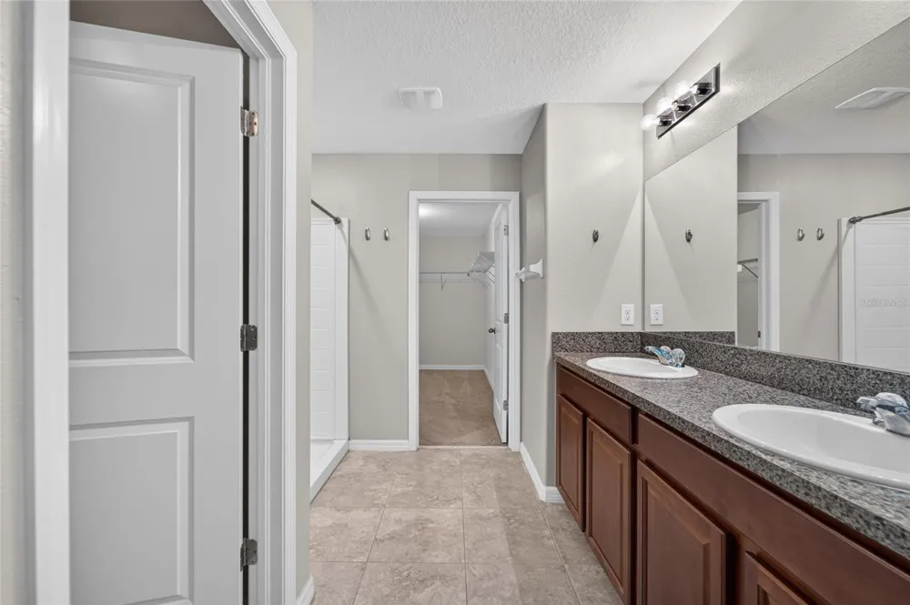 215 ENGLISH HERITAGE PLACE Dover, FL 33527