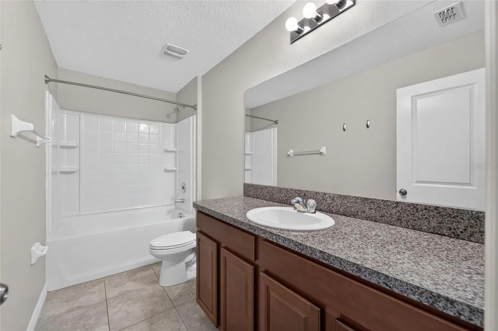 215 ENGLISH HERITAGE PLACE Dover, FL 33527