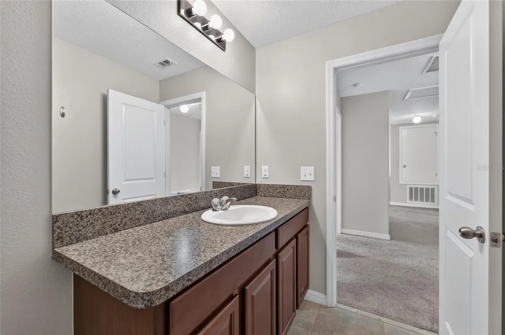 215 ENGLISH HERITAGE PLACE Dover, FL 33527