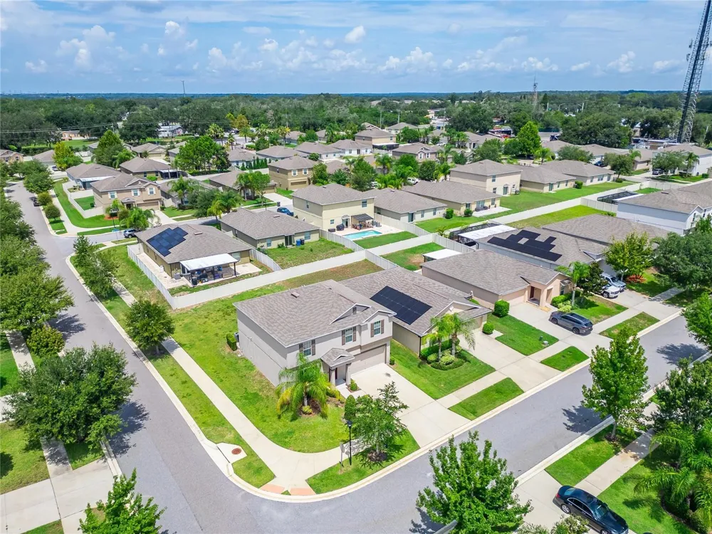 215 ENGLISH HERITAGE PLACE Dover, FL 33527