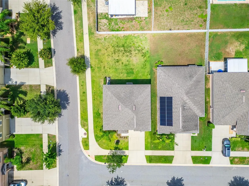 215 ENGLISH HERITAGE PLACE Dover, FL 33527