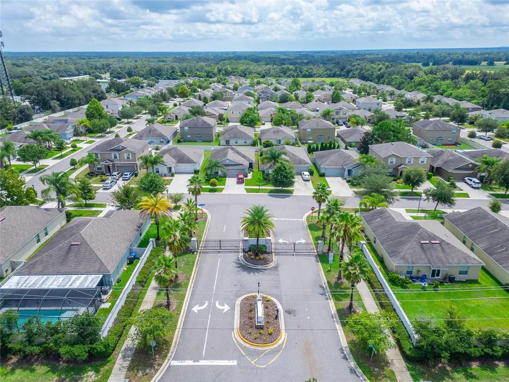 215 ENGLISH HERITAGE PLACE Dover, FL 33527