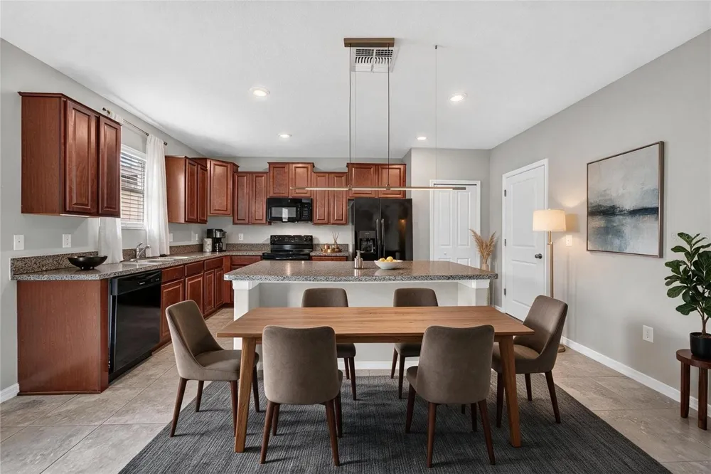 215 ENGLISH HERITAGE PLACE Dover, FL 33527
