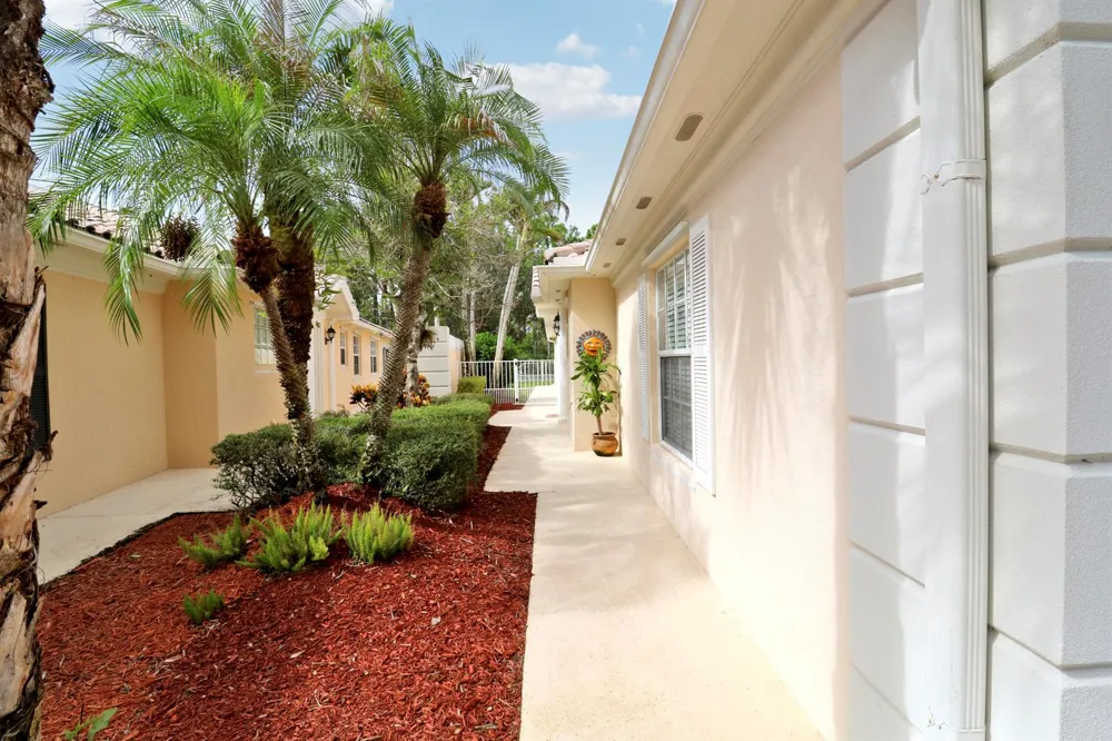 9164 SE Hawks Nest Court Hobe Sound, FL 33455