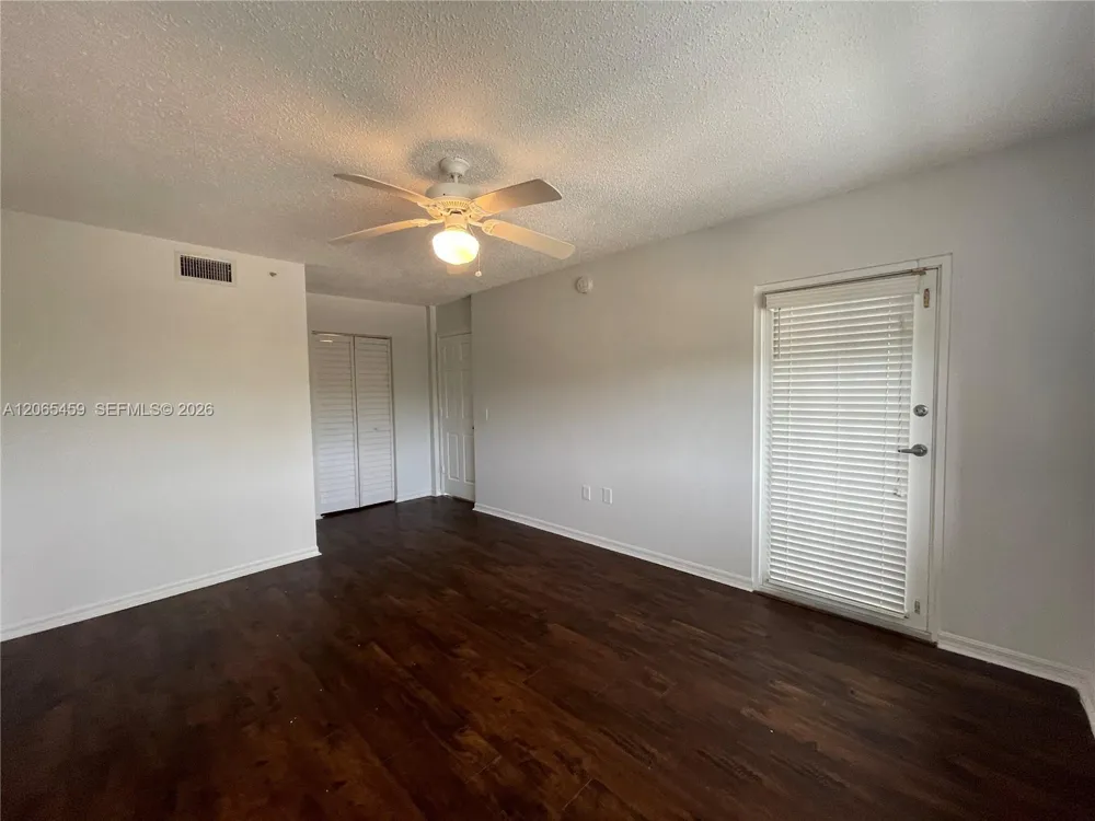 5025 Wiles Rd #303 Coconut Creek, FL 33073