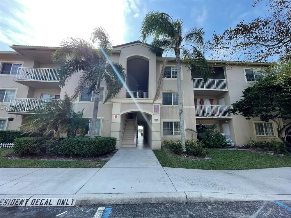5025 Wiles Rd #303 Coconut Creek, FL 33073