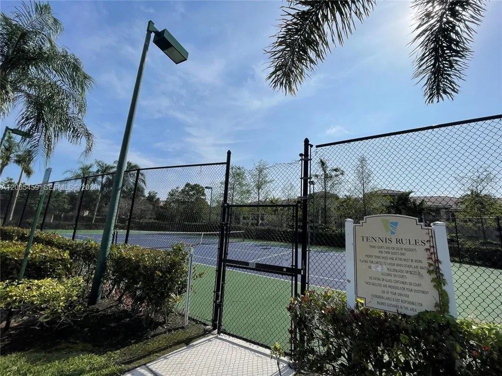 5025 Wiles Rd #303 Coconut Creek, FL 33073