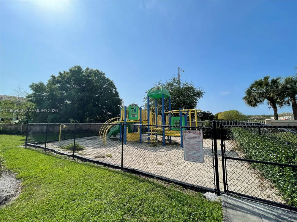 5025 Wiles Rd #303 Coconut Creek, FL 33073