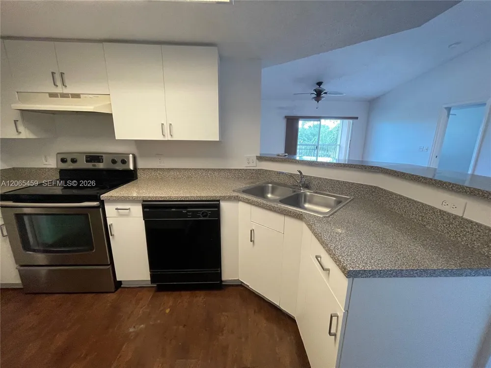 5025 Wiles Rd #303 Coconut Creek, FL 33073