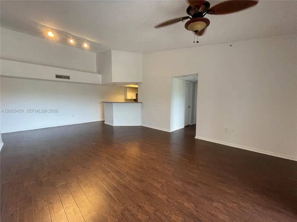 5025 Wiles Rd #303 Coconut Creek, FL 33073
