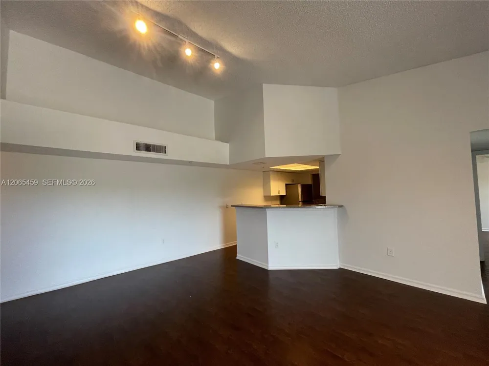 5025 Wiles Rd #303 Coconut Creek, FL 33073