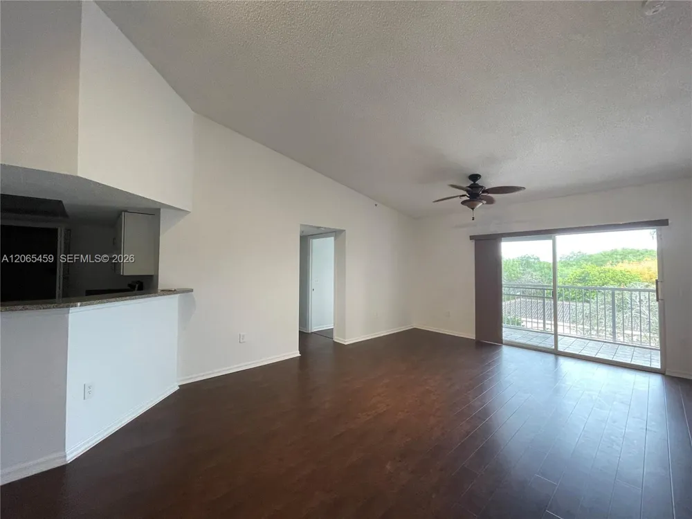 5025 Wiles Rd #303 Coconut Creek, FL 33073