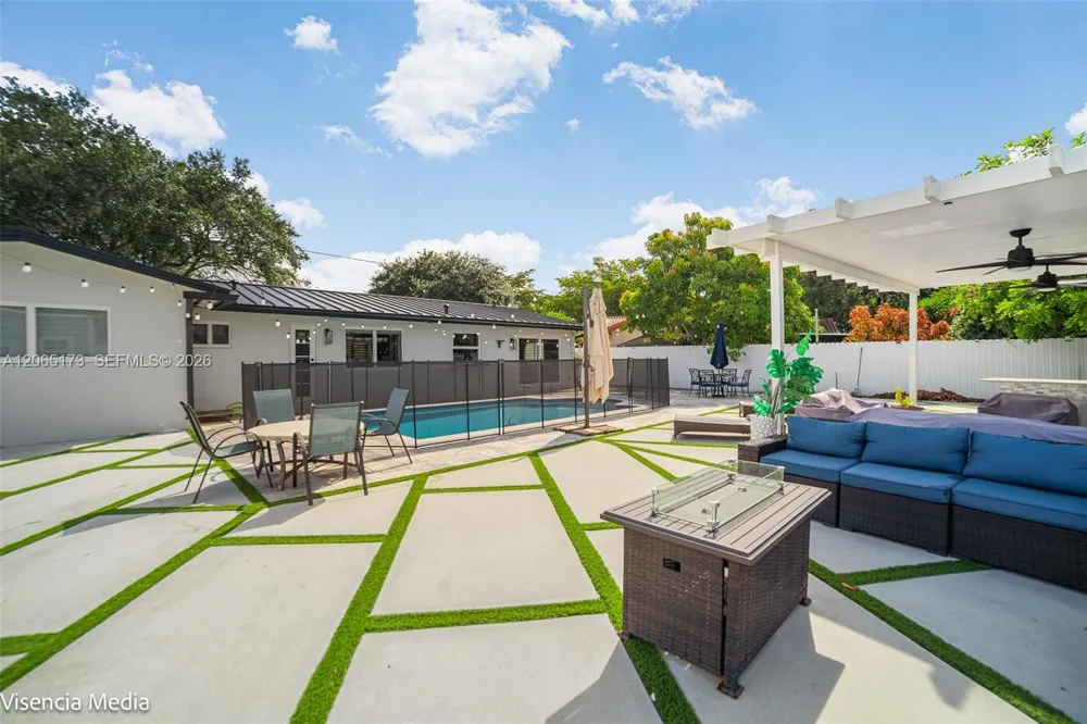 10316 SW 50th St Cooper City, FL 33328