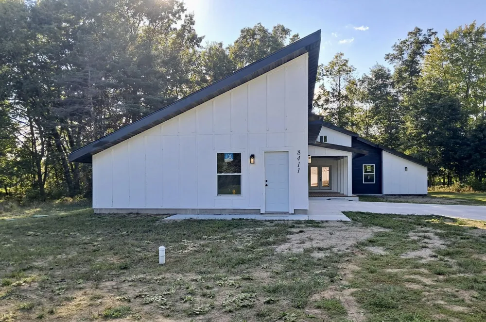 8411 Peninsula Drive W Morton Township, MI 49346