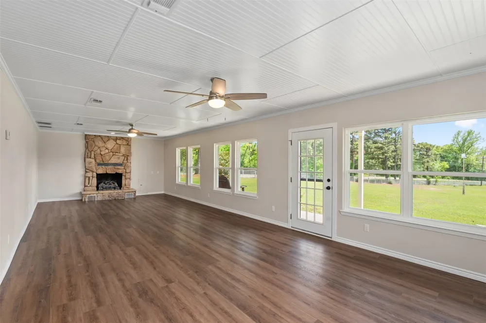 3672 E FM 1861 Athens, TX 75752