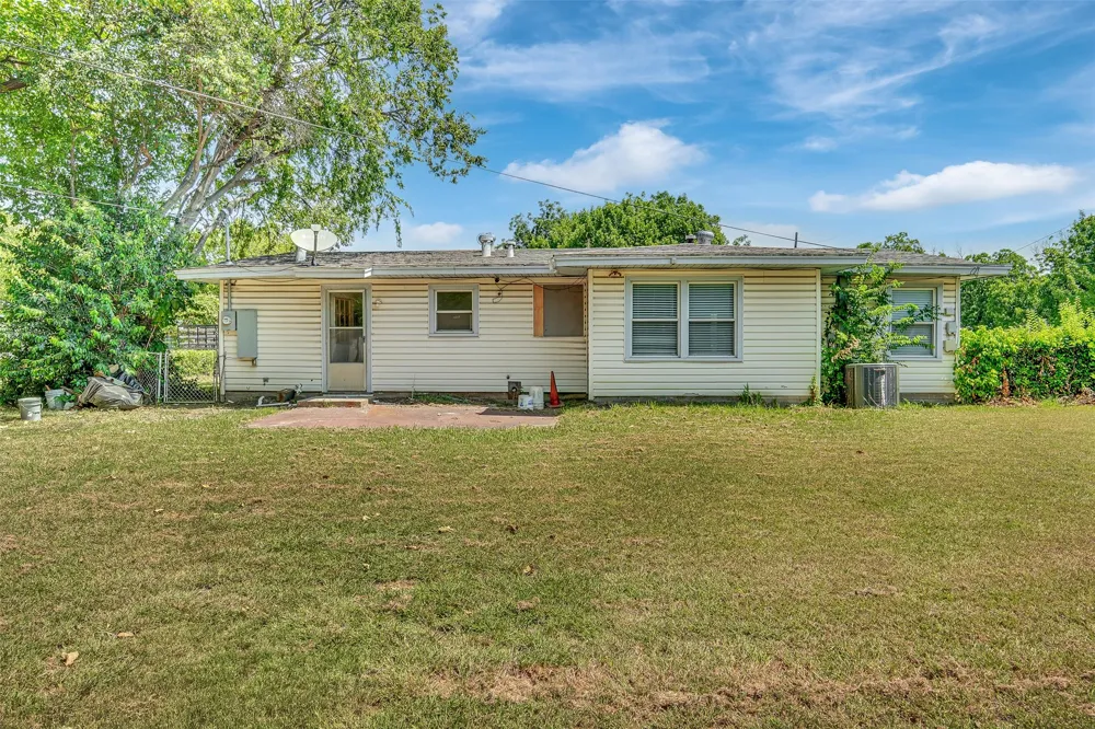 2682 Wasina Drive Farmers Branch, TX 75234