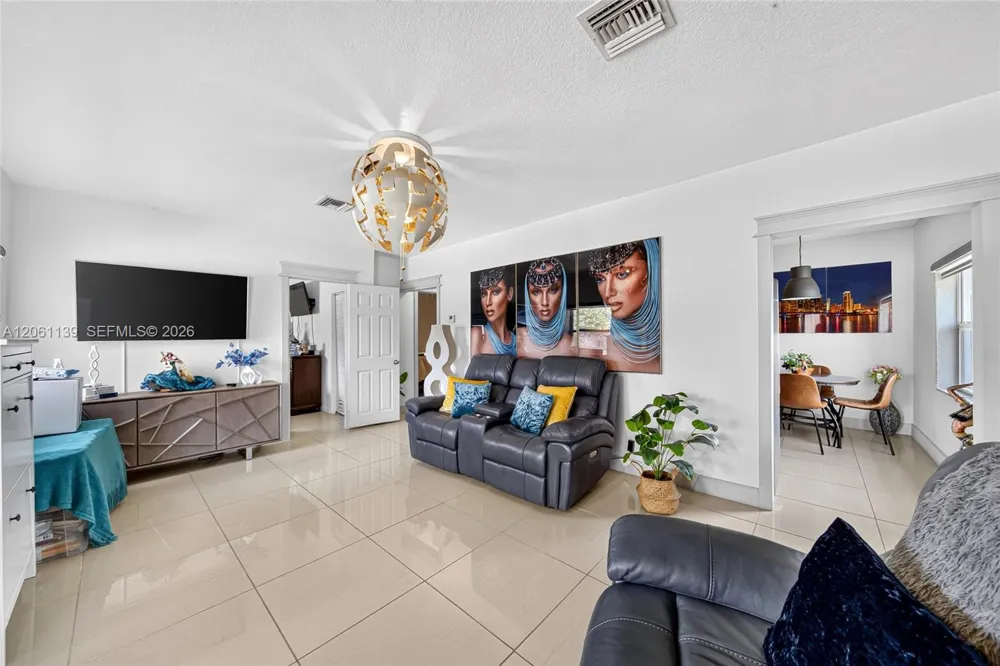17019 SW 100th Ave Miami, FL 33157