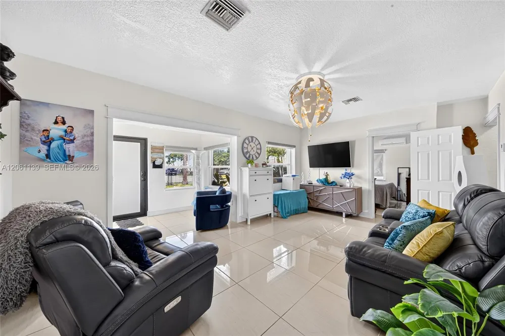 17019 SW 100th Ave Miami, FL 33157