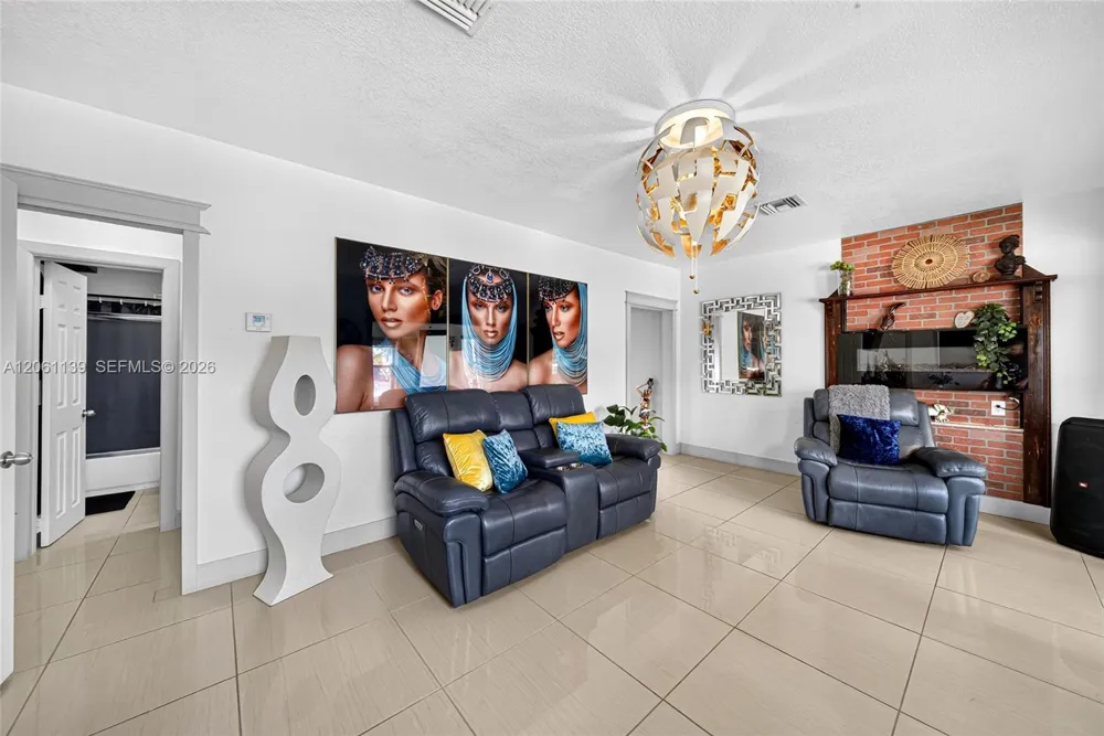 17019 SW 100th Ave Miami, FL 33157
