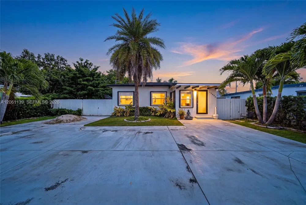 17019 SW 100th Ave Miami, FL 33157