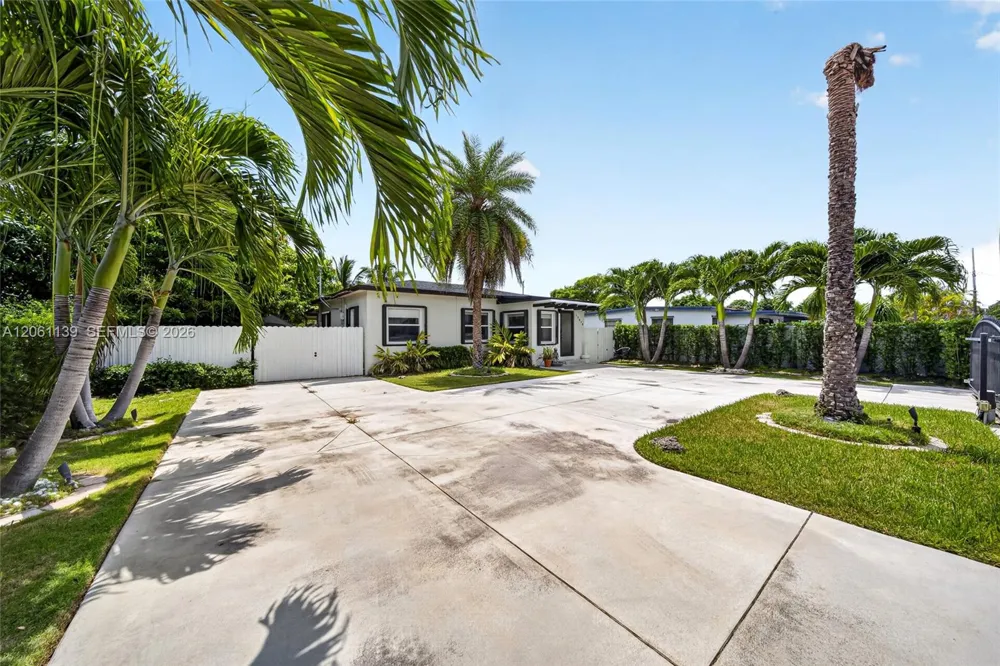 17019 SW 100th Ave Miami, FL 33157