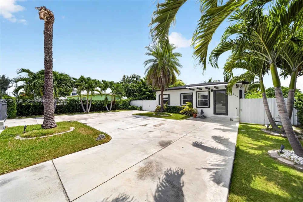 17019 SW 100th Ave Miami, FL 33157