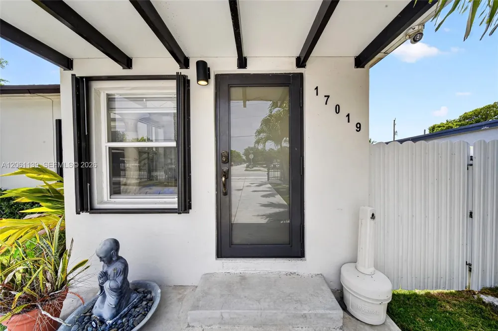 17019 SW 100th Ave Miami, FL 33157