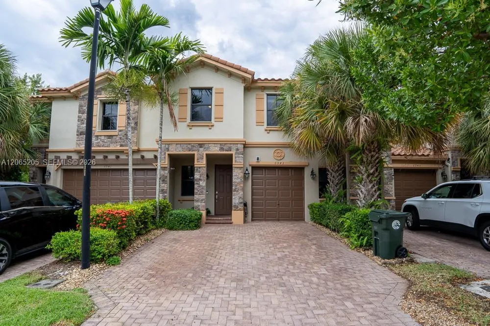 6943 Halton Park Ln Coconut Creek, FL 33073